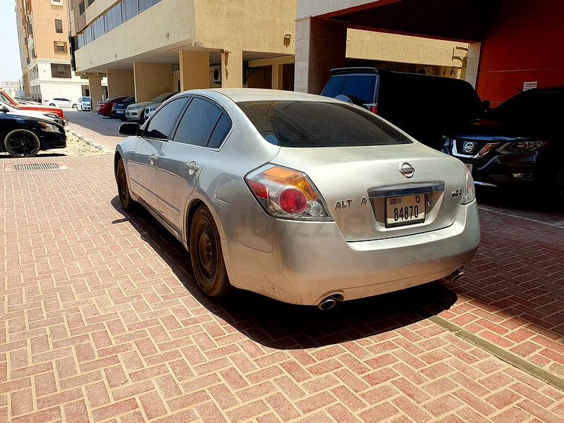 Nissan Altima 2012 – Excellent Condition – AED 11,000  
Nissan Altima 2012 – Silver63399973225219112