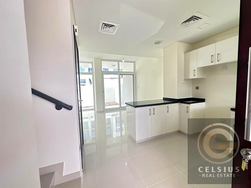 VACANT | SINGLE ROW | MIDDLE UNIT63741341763843113
