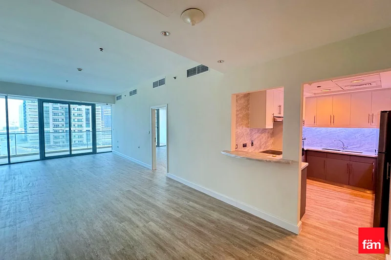 MIDDLE FLOOR | VOT | RENOVATED | LARGE BALCONY64036410576513113