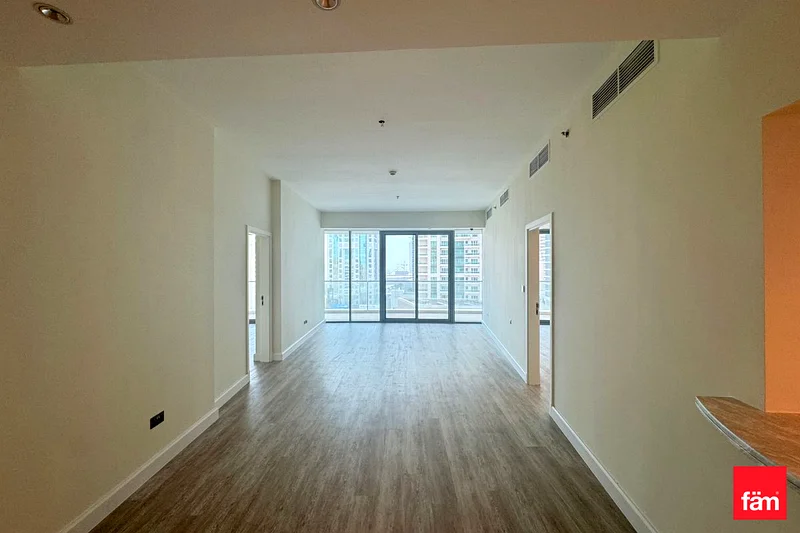 MIDDLE FLOOR | VOT | RENOVATED | LARGE BALCONY64036410576513111
