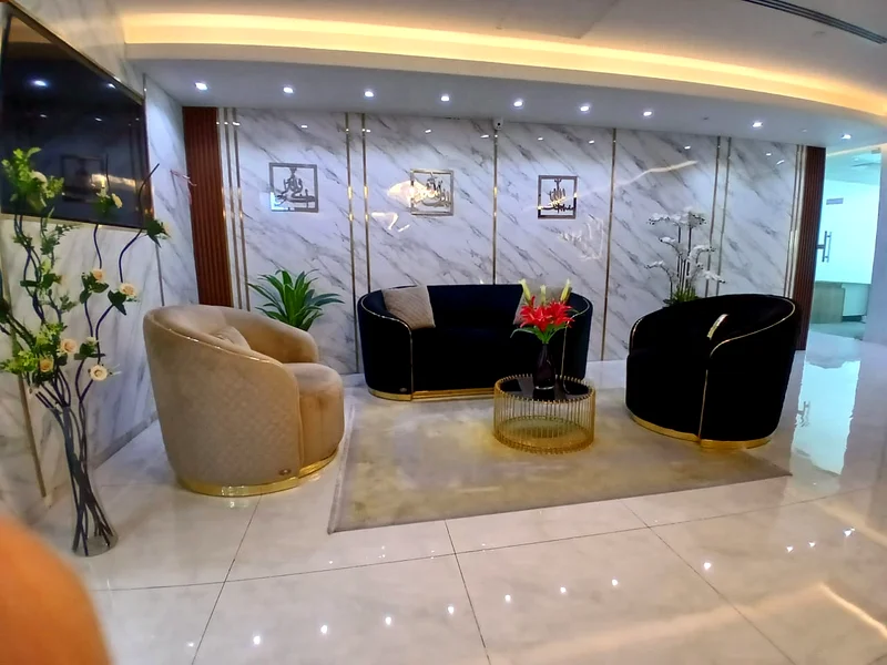 عقود تجارية راقية ومكاتب تجارية مخدومة بالكامل63617754443521111