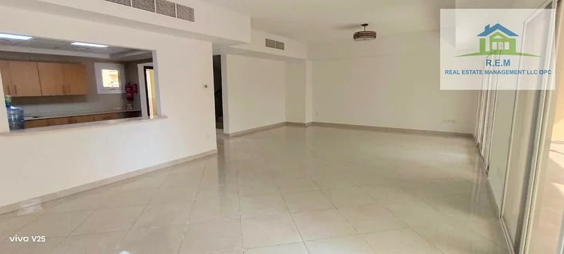 فيلا من 4 غرف نوم + خادمة - غير مفروشة63859512663041114