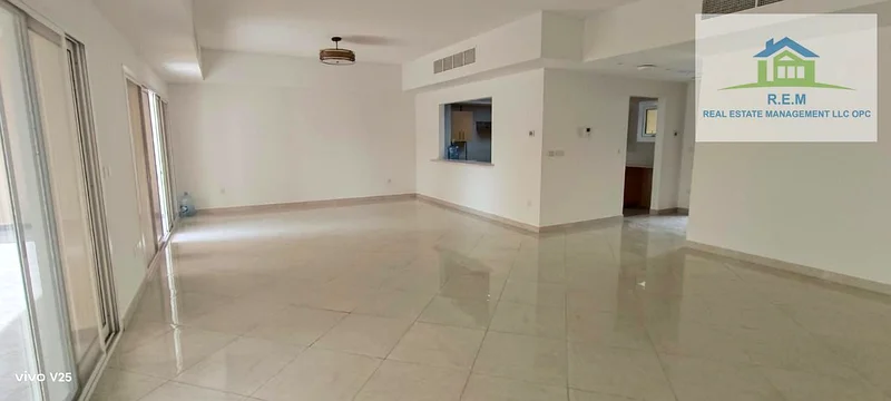 فيلا من 4 غرف نوم + خادمة - غير مفروشة63859512663041112