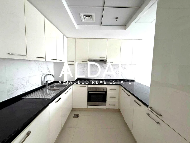 Prime Location | Near Exit | Bright And Cozy63788032386177114
