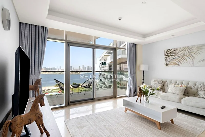 Palm Jumeirah View | High floor | Beach Access64010115352451111