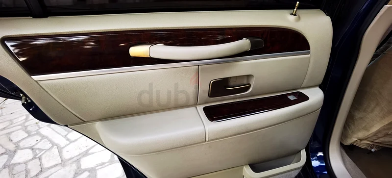 للبيع لينكولن تاون كار لمتدد موديل 200963491372486017112