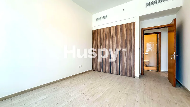شاغرة | تخطيط كبير | طابق منخفض64016046862979114