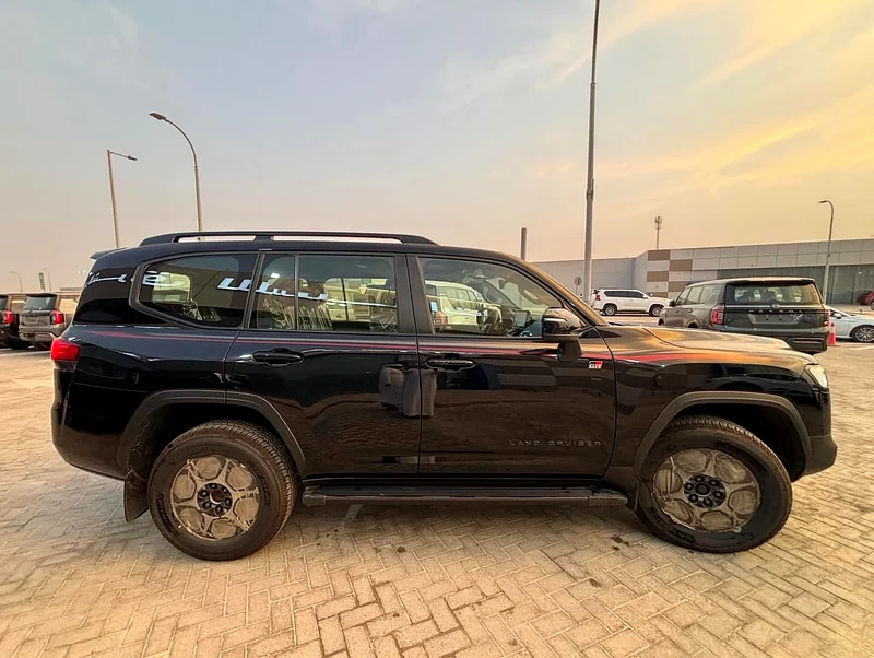 Toyota Land Cruiser GR 3.5 Gulf warranty63401301276290113