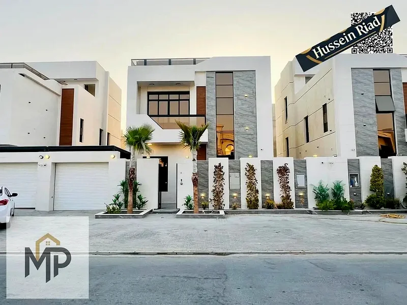 A great opportunity to own a luxury villa located in the heart of the distinguished Bahia area at an attractive price, including electricity, water an63881039971969110