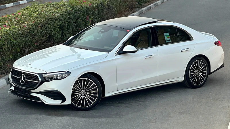 Mercedes-Benz E 200  2025 GCC 5 Years Agency Warranty  0 KM AMG Package63402416073218111