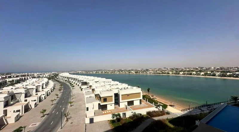 🏝️✨ شقة أنيقة من غرفة نوم واحدة بإطلالة على الماء ومرافق 🌊🏊‍♂️63863770275842114