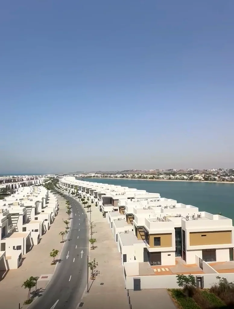 🏝️✨ شقة أنيقة من غرفة نوم واحدة بإطلالة على الماء ومرافق 🌊🏊‍♂️63863770275842110