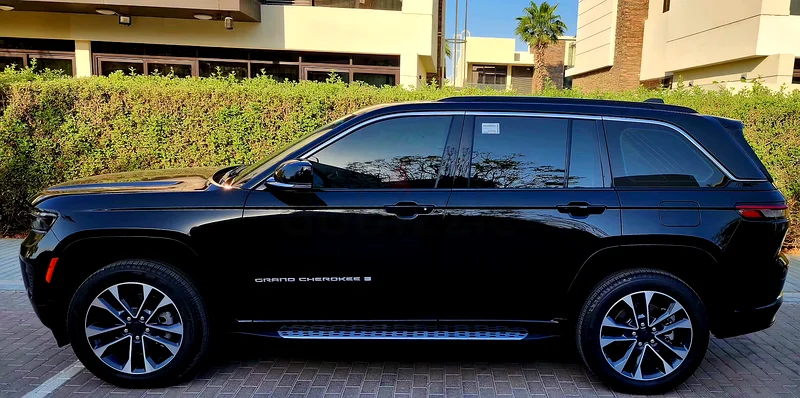 JEEP GRAND CHEROKEE OVERLAND Black GCC 2025 720Km (5y Service Warranty  Road Assist with 10k Extra)63490141575555111