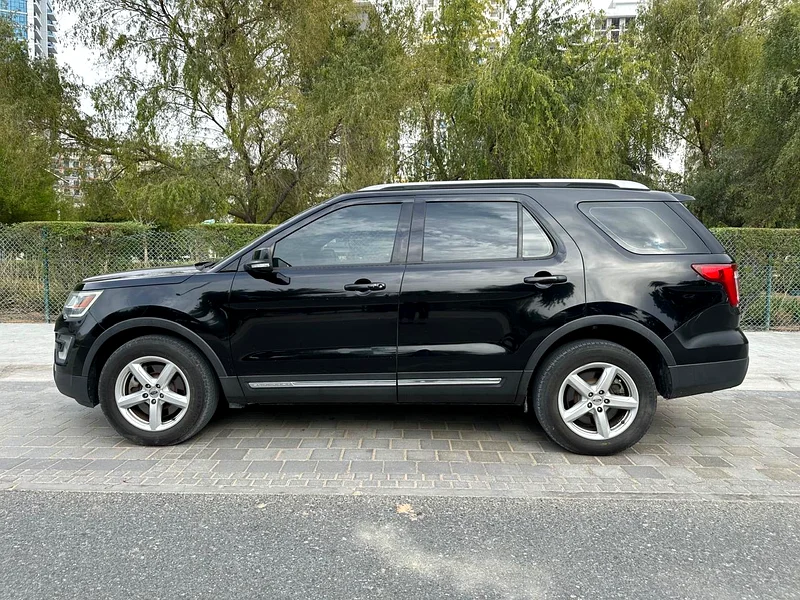 Ford Explorer 2017 XLT, Panoramic roof, GCC, 4WD,  Free of Accidents, Full Service History, Very Cle63483240953217111