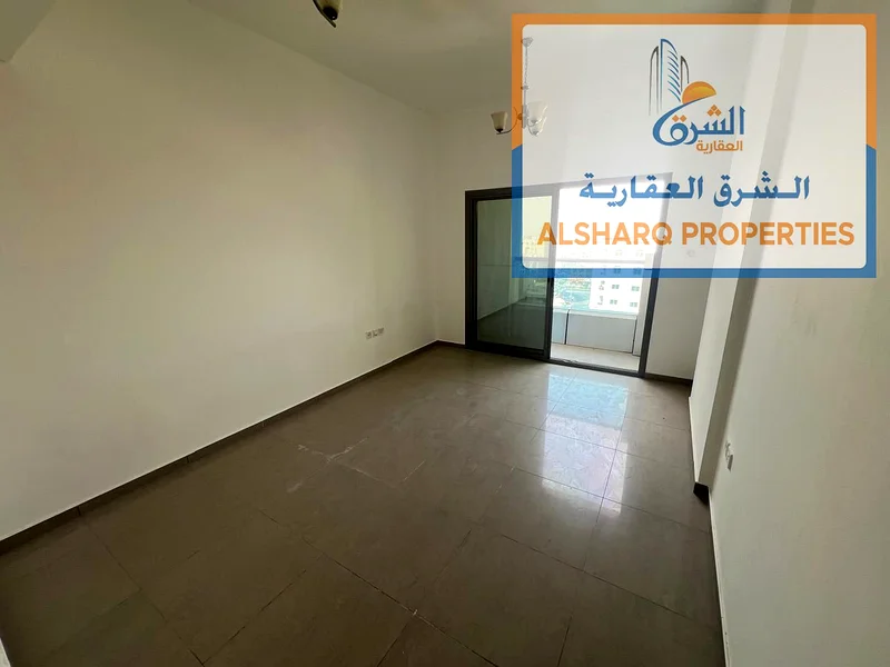 شقة مميزة للسكن العائلي، غرفتين نوم، صالة، حمامين، وشرفة ممتازة في الرشيدية 2، عجمان63721248266625110