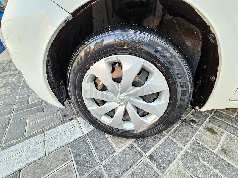 تويوتا ياريس هاتشباك مع استهلاك وقود ممتاز63484537506435113