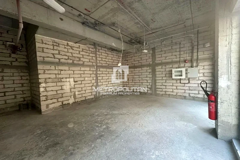 مساحة تجزئة | مميزة | موقع استراتيجي63823788042498110
