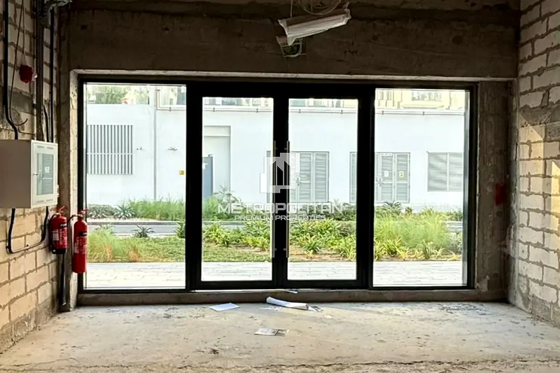 مساحة تجزئة | مميزة | موقع استراتيجي63823788042498111