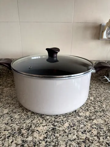 High-Quality TEFAL Cookware Pot 32 cm with Lid for Sale!