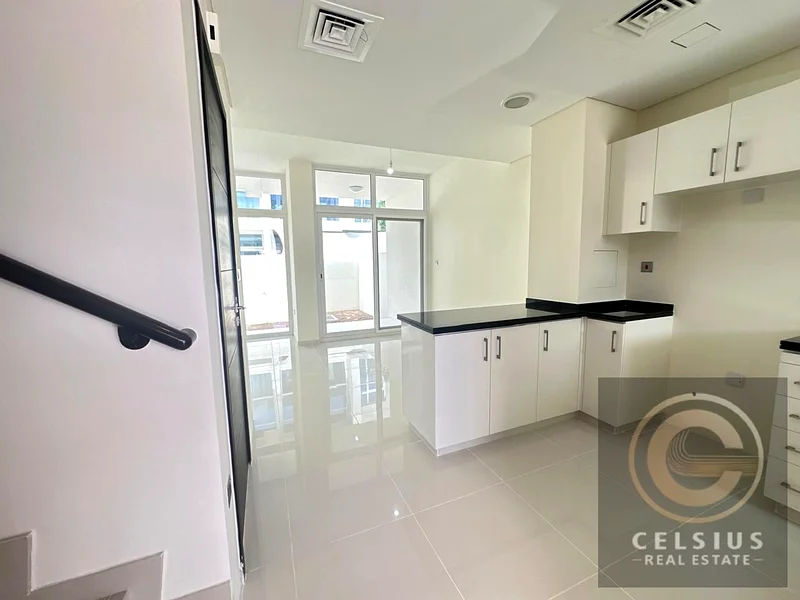 VACANT | SINGLE ROW | MIDDLE UNIT63741341763843111