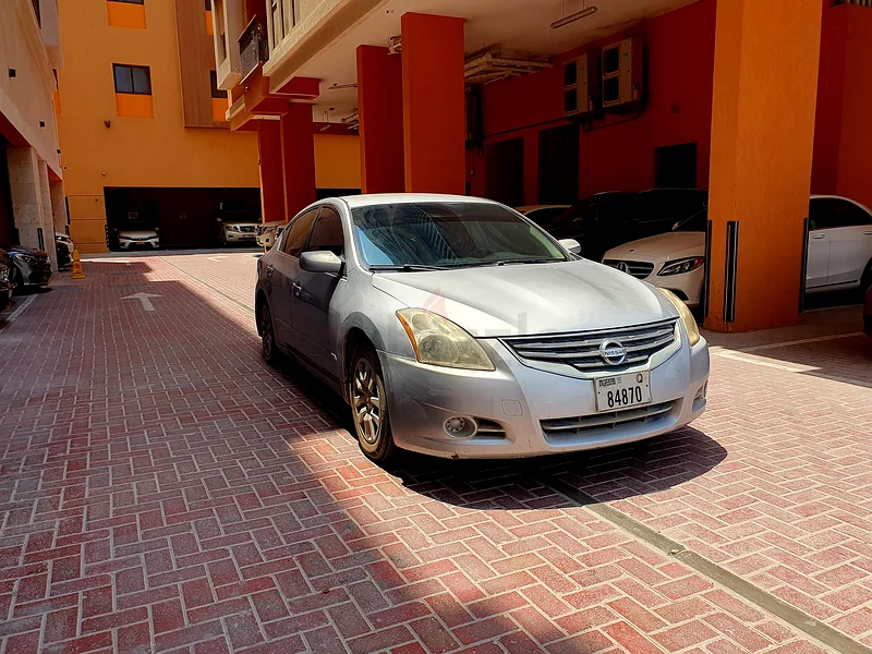 Nissan Altima 2012 – Excellent Condition – AED 11,000  
Nissan Altima 2012 – Silver63399973225219111