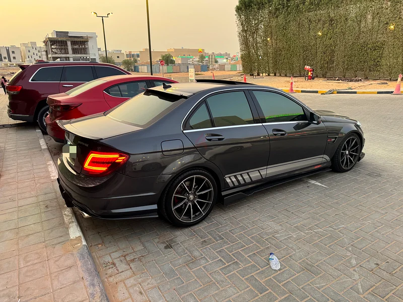 Mercedes Benz C300 Luxury63402411966338113