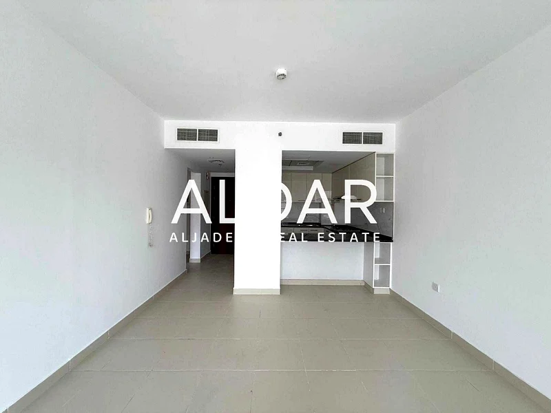 Prime Location | Near Exit | Bright And Cozy63788032386177111