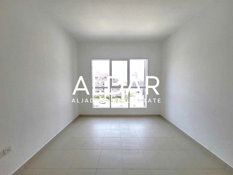 Prime Location | Near Exit | Bright And Cozy63788032386177112