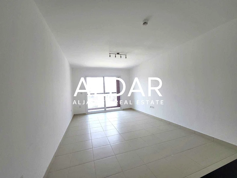 Prime Location | Near Exit | Bright And Cozy63788032386177110