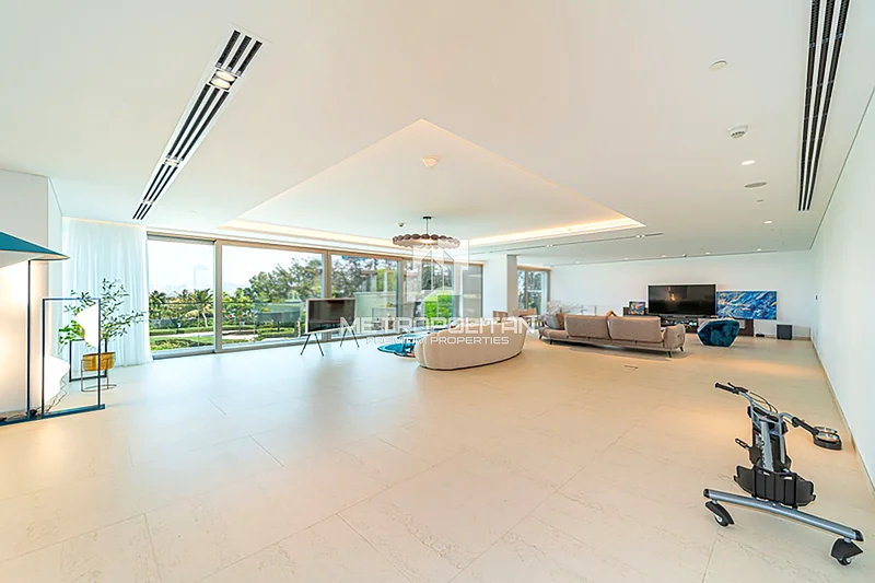 Palm and Beach View | Luxury Living | Furnished64006947068033113