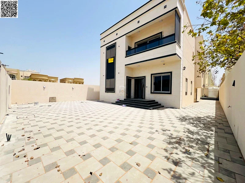 Luxury 5 bedroom villa in a prime location, including electricity, water and air conditioning, close to essential services, ready to move in immediate63869495721730112