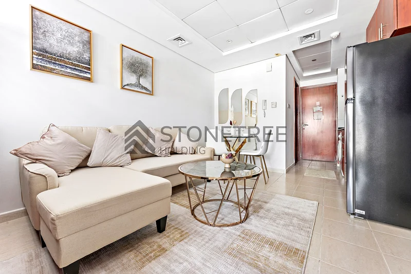 12 CHEQUES | Near Metro | Prime Location63748867403778113