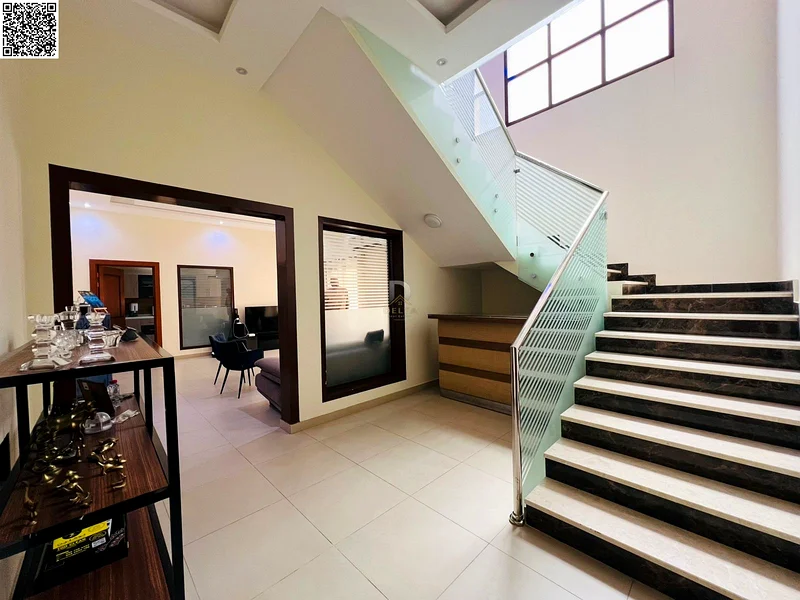 Luxury 5 bedroom villa in Al Tallah 1, Ajman - fully furnished, electricity, water and air conditioning included. Prime location near services. Freeho63865131598211114