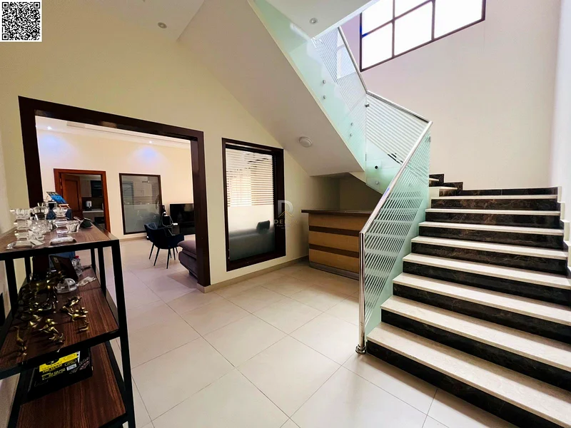 Luxury 5 bedroom villa in Al Tallah 1, Ajman - fully furnished, electricity, water and air conditioning included. Prime location near services. Freeho63865131589890114