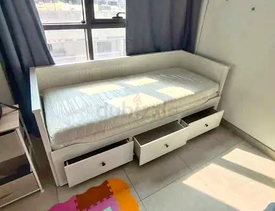 IKEA Hamnes Day bed with 3 storage drawers underneath and with 2 IKEA mattresses is available in exc