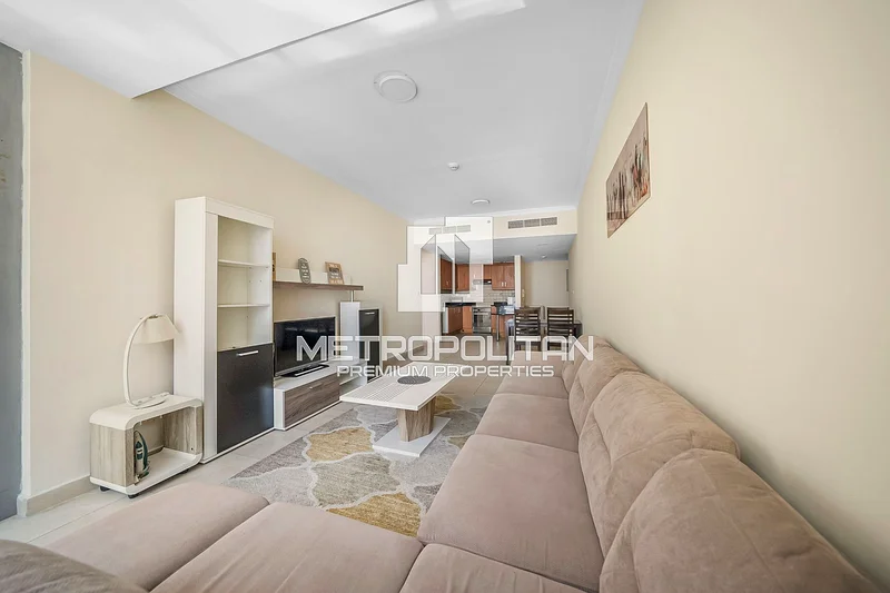 Gorgeous Lake View | Furnished | Prime Location63987180555394113