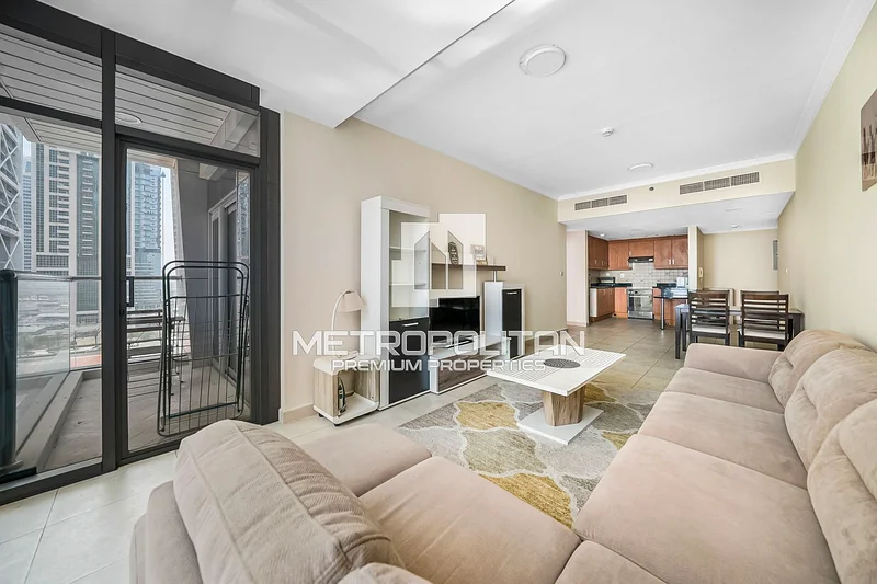 Gorgeous Lake View | Furnished | Prime Location63987180555394112