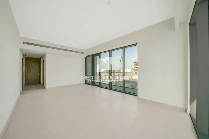 Waterfront Living| Modern Finish | Spacious Layout63949782802433113
