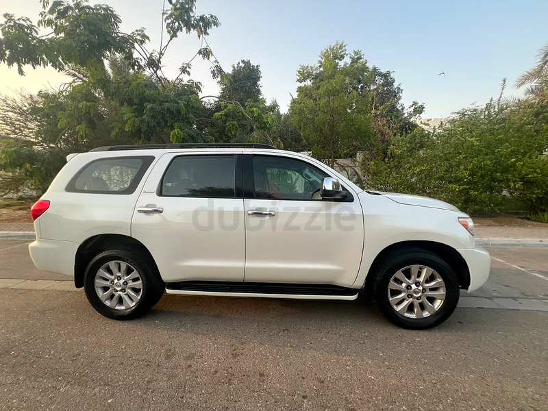 تويوتا سكويا 4X4  /. VXR
موديل 2017 فل اوبشن 
بلاتينيوم اعلى فئة بالمواصفات63484220437506112