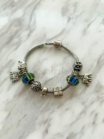 Beautiful Bracelet with charms - no brand