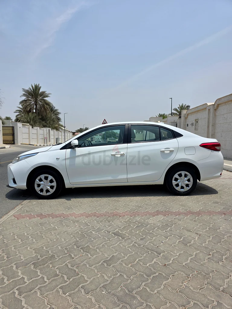 Toyota yaris 1.5 SE 2022 under warranty full service history accident free GCC63488014457090114