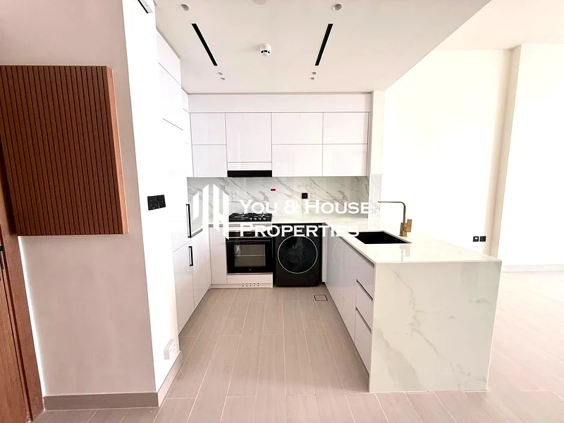 شقة بغرفة نوم واحدة للإيجار في بناية عالية | جديدة بالكامل | تخطيط ذكي ومشمس63787493692930113