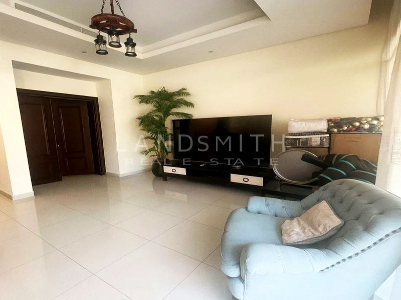 3 غرف نوم بالإضافة إلى غرفة خادمة | حديقة خاصة | مؤجرة | حصريًا63494740449538113