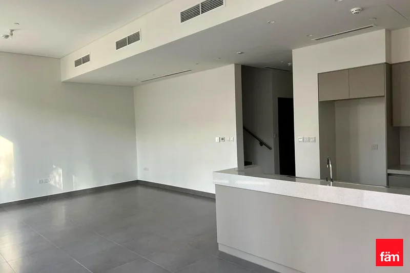 Tenanted | Spacious Unit | Unfurnished64026241971969112