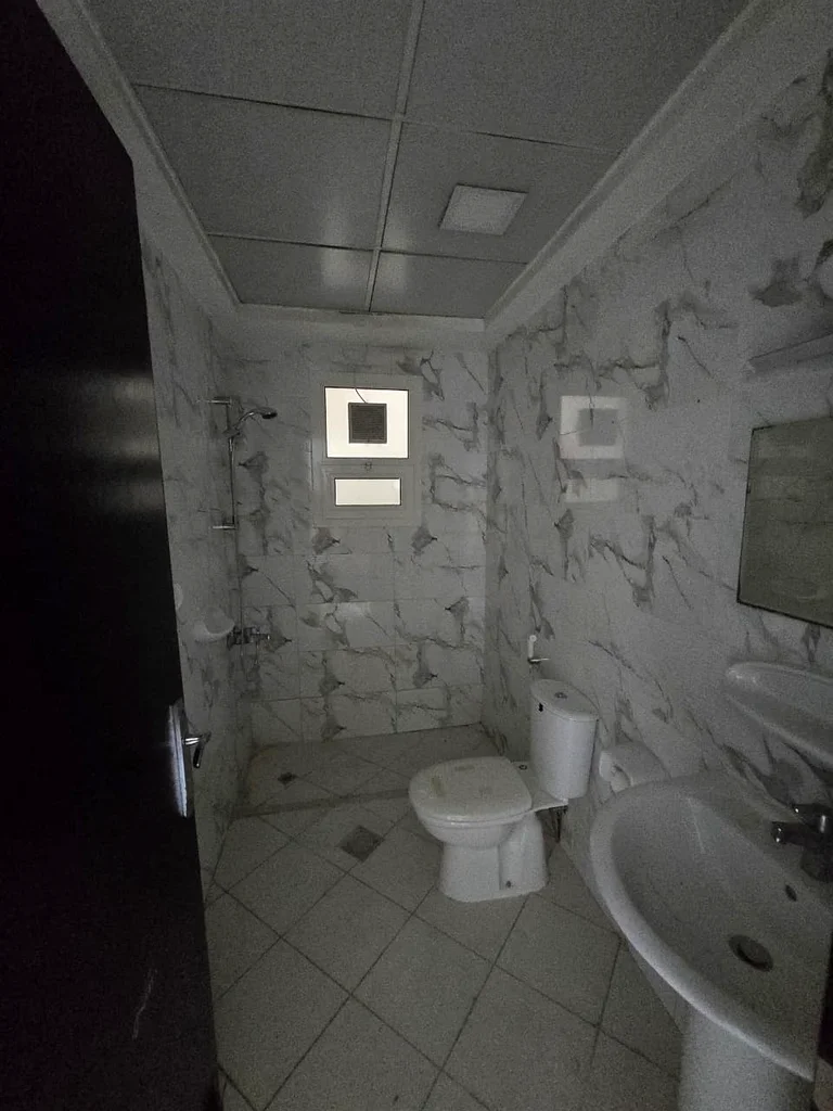 Two rooms, a hall with a balcony, three bathrooms, and built-in wardrobes63720414387329111