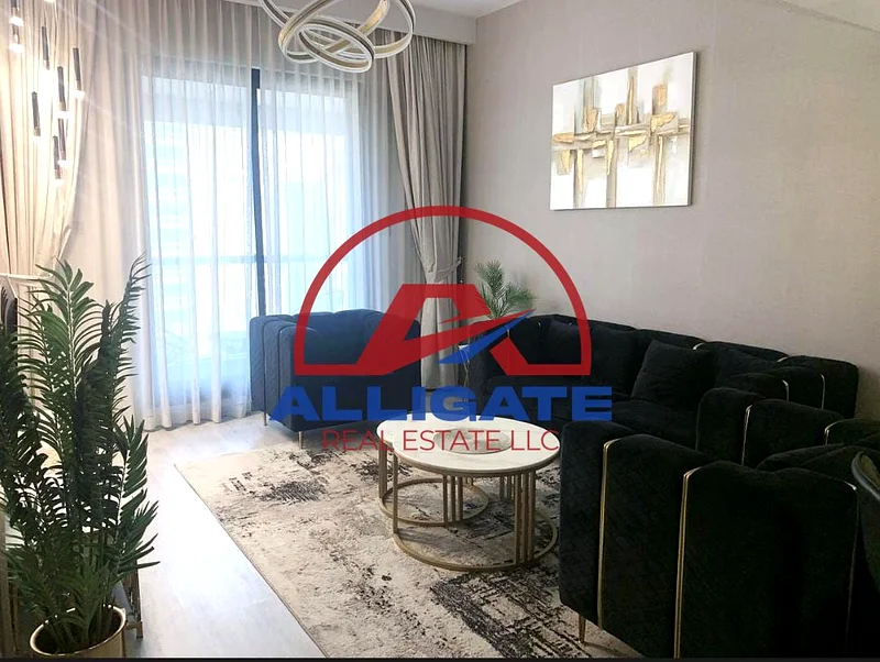مفروشة بالكامل / فارغة / طابق عالي / مع شرفة /64039813426819112