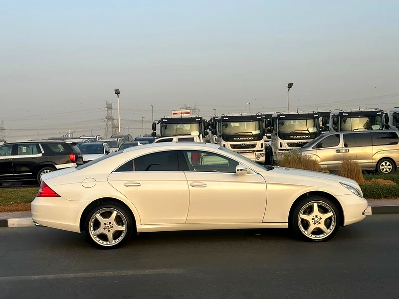 Mercedes Benz Cls550 V8 model 2009 fresh import japan p/white inside low kilometr 4grade 107000.km63488346637185114