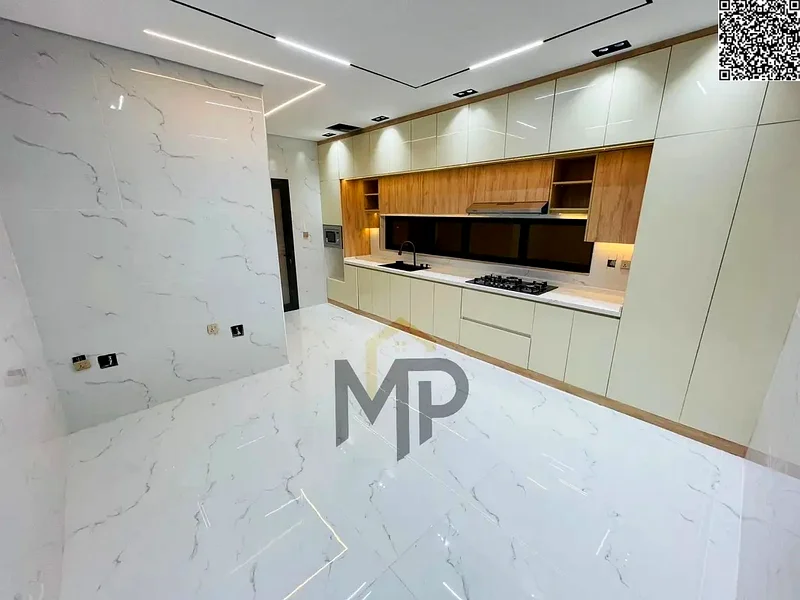 فرصة ذهبية بتشطيبات مميزة وتصميم ممتاز في منطقة الحيلو 2 مقابل مجتمع أزها.63894745630594114