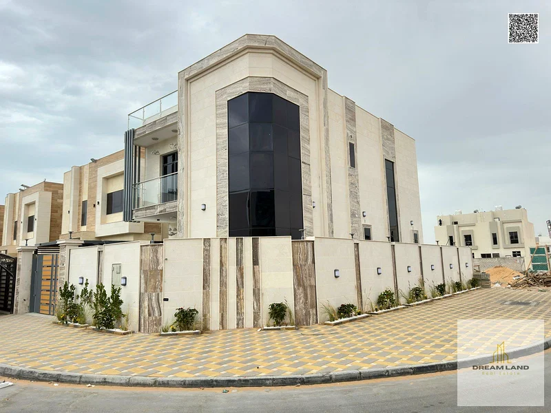فرصة ذهبية لامتلاك فيلا سكنية فاخرة تقع في موقع الزاوية، مما يمنحها مزيدًا من الخصوصية ومساحة خارجية واسعة.63894745489027110
