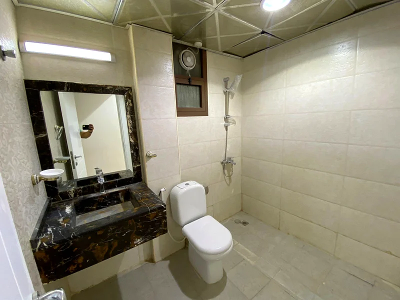 Two rooms, a hall with a balcony, and two bathrooms63722265189634111